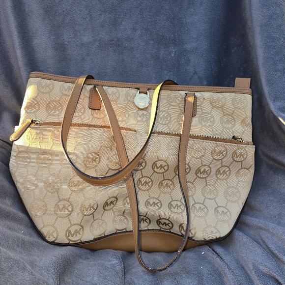 MICHAEL Michael Kors Kempton Signature Medium Pocket Tote Authentic Beige/Camel/ - Picture 1 of 11